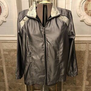 THREE HEARTS.  Size 1X.   Long Sleeve Zip Up Lined Wind Breaker Jacket.  B16